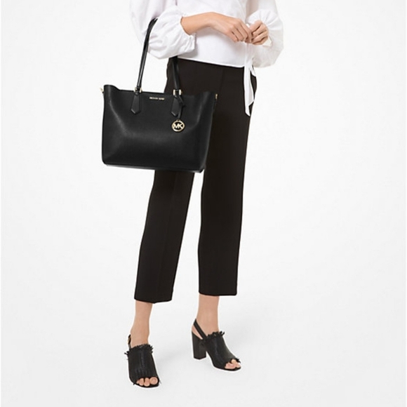 Michael Kors Kimberly Large Pebbled Leather Tote. - Picture 2 of 15
